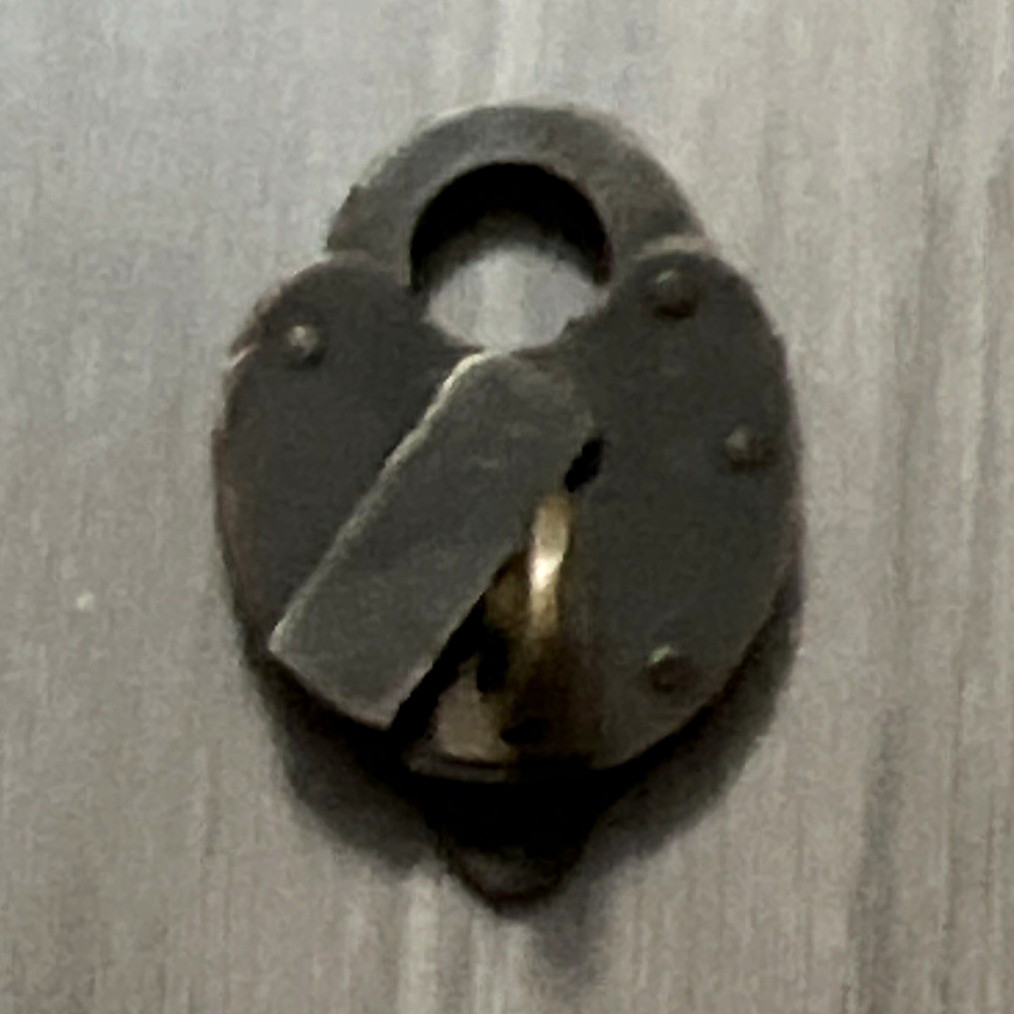 Heart-Shaped Black Iron Metal Padlock Lock with Key