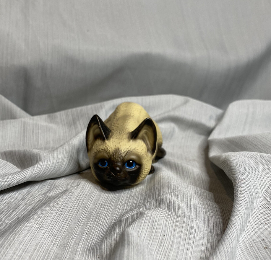 Vintage 1983 Global Art Harvey Knox Kingdom Cat Figurine.