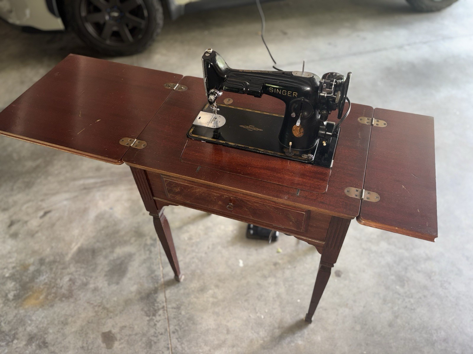 1941 Vintage Singer Electric Sewing Machine Singer 201 TESTED WORKS