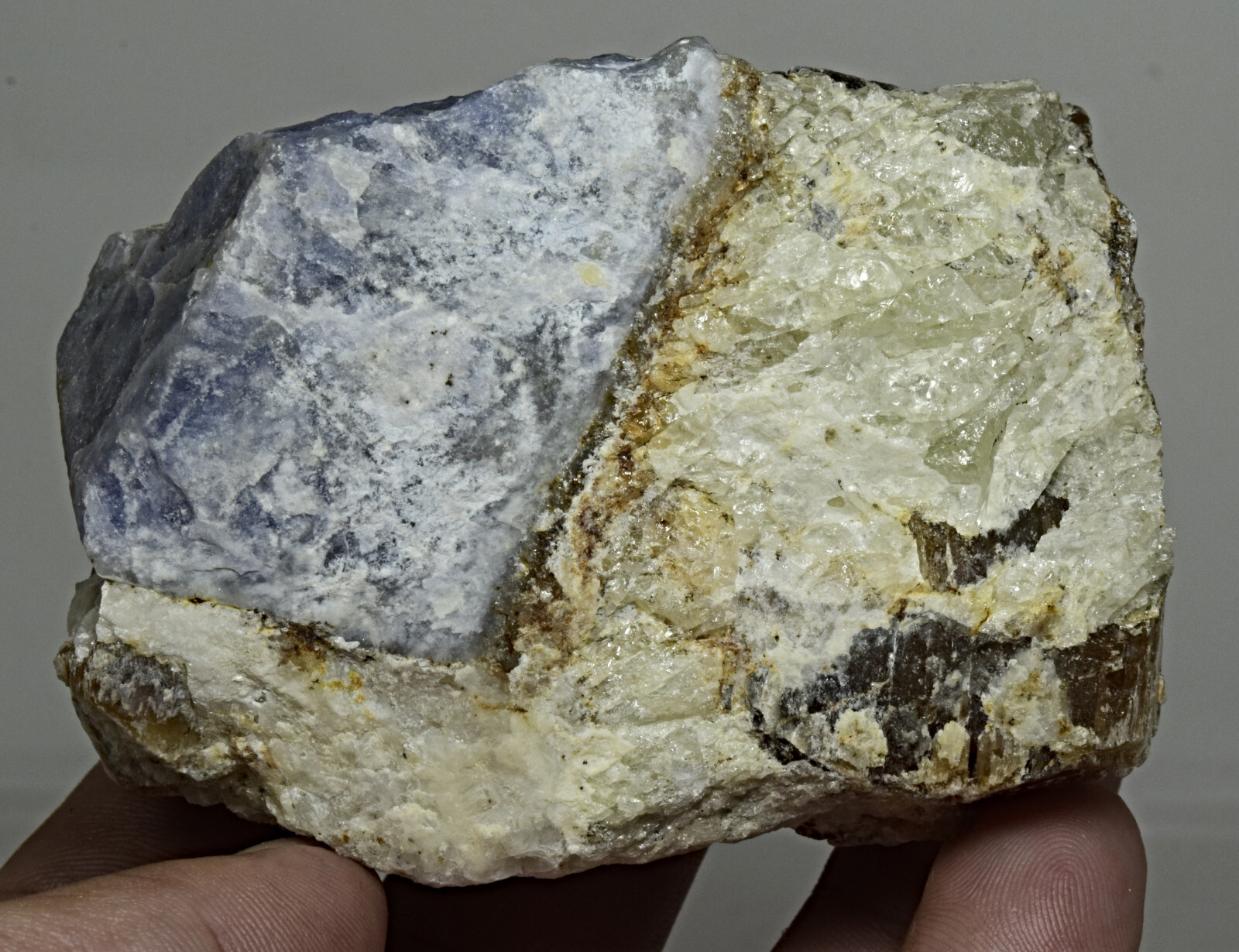 Natural Fluorescent Hackmanite Specimen Combined With Phlogopite Crystal 303Gram