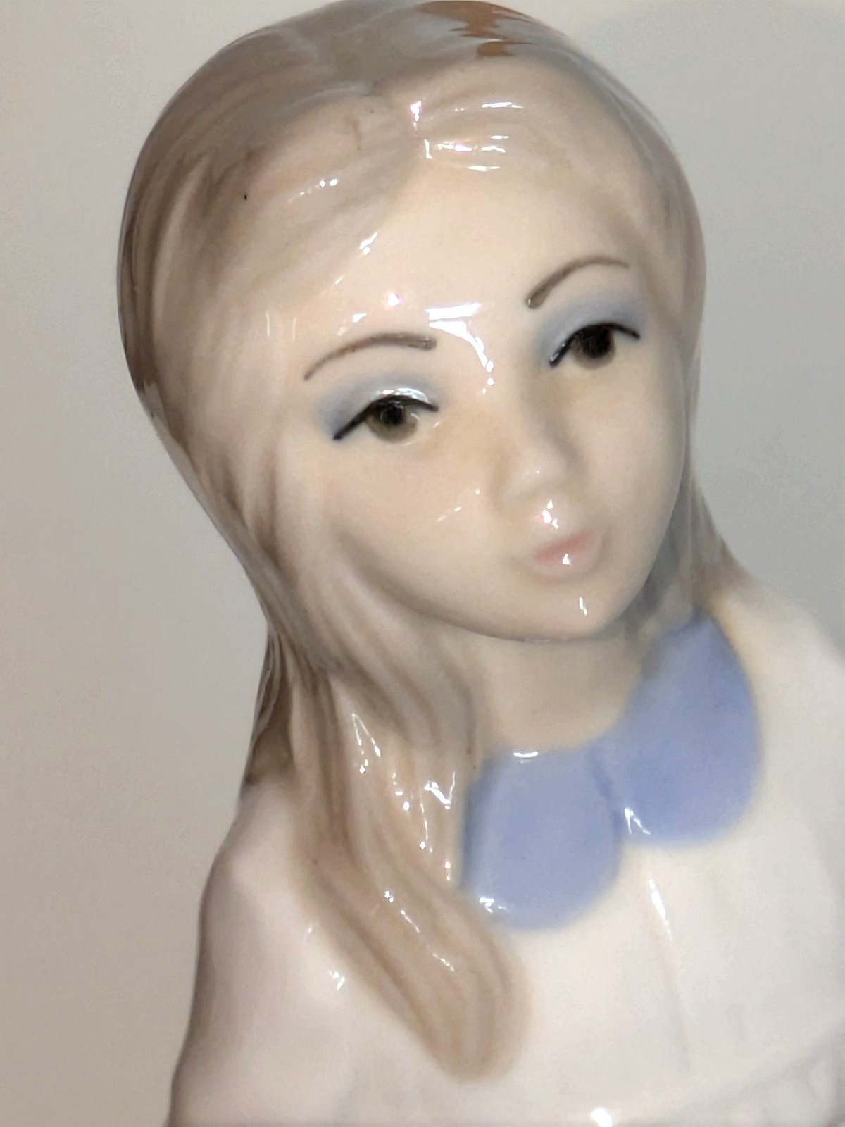 Vtg Tengra Porcelain Girl in White Gown Figurine Made In Valencia, Spain  EUC