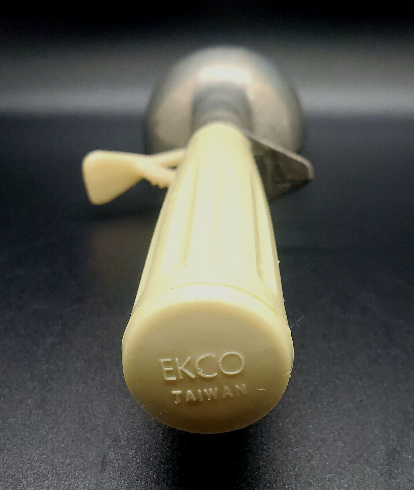 EKCO LARGE (8.25 INCH LONG) STAINLESS STEEL ICE CREAM SCOOP