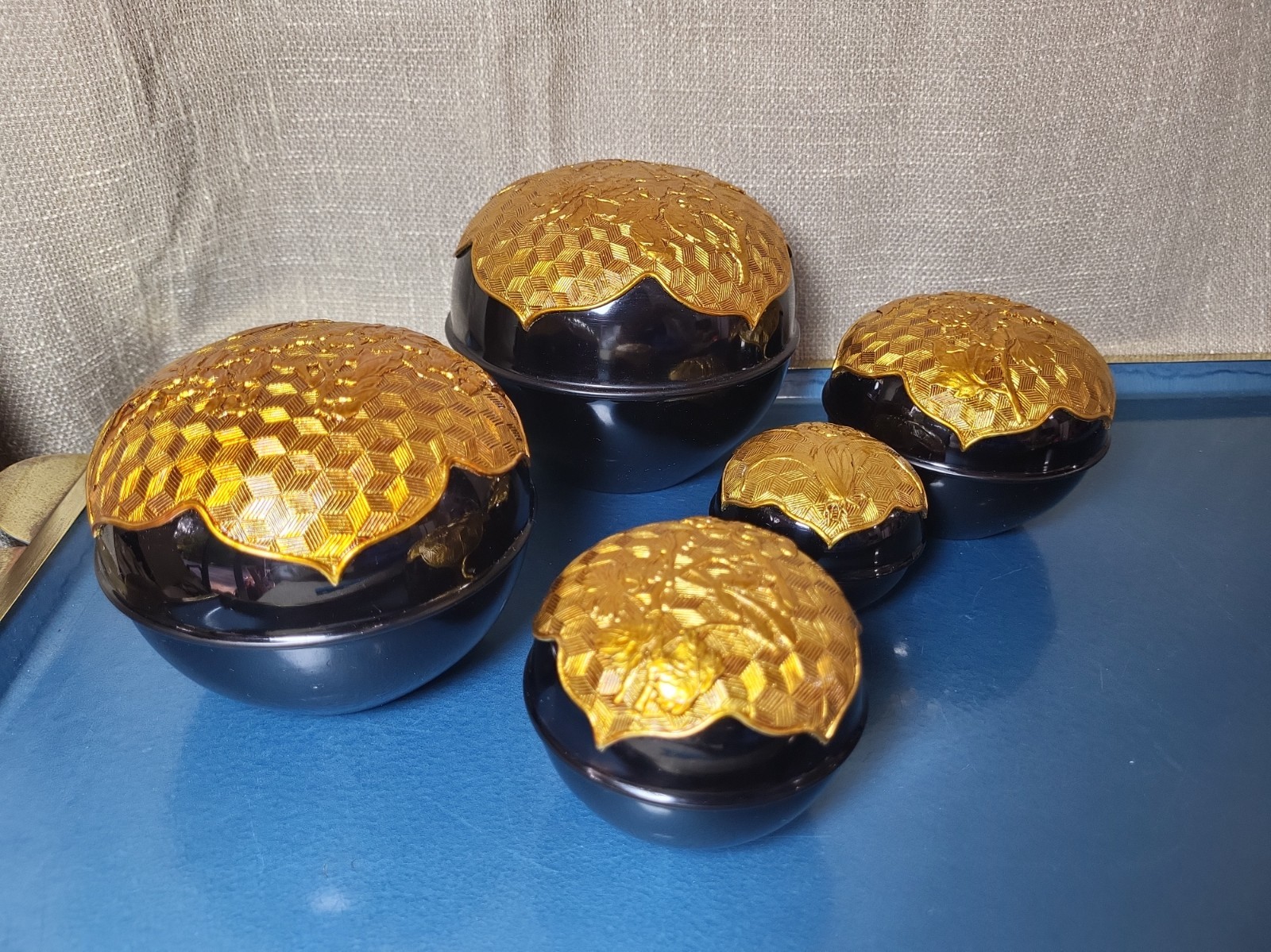 VTG Chinese Fuzhou Foochow Lacquer 5 Pc Nesting Box Set Gold Black Lacquerware