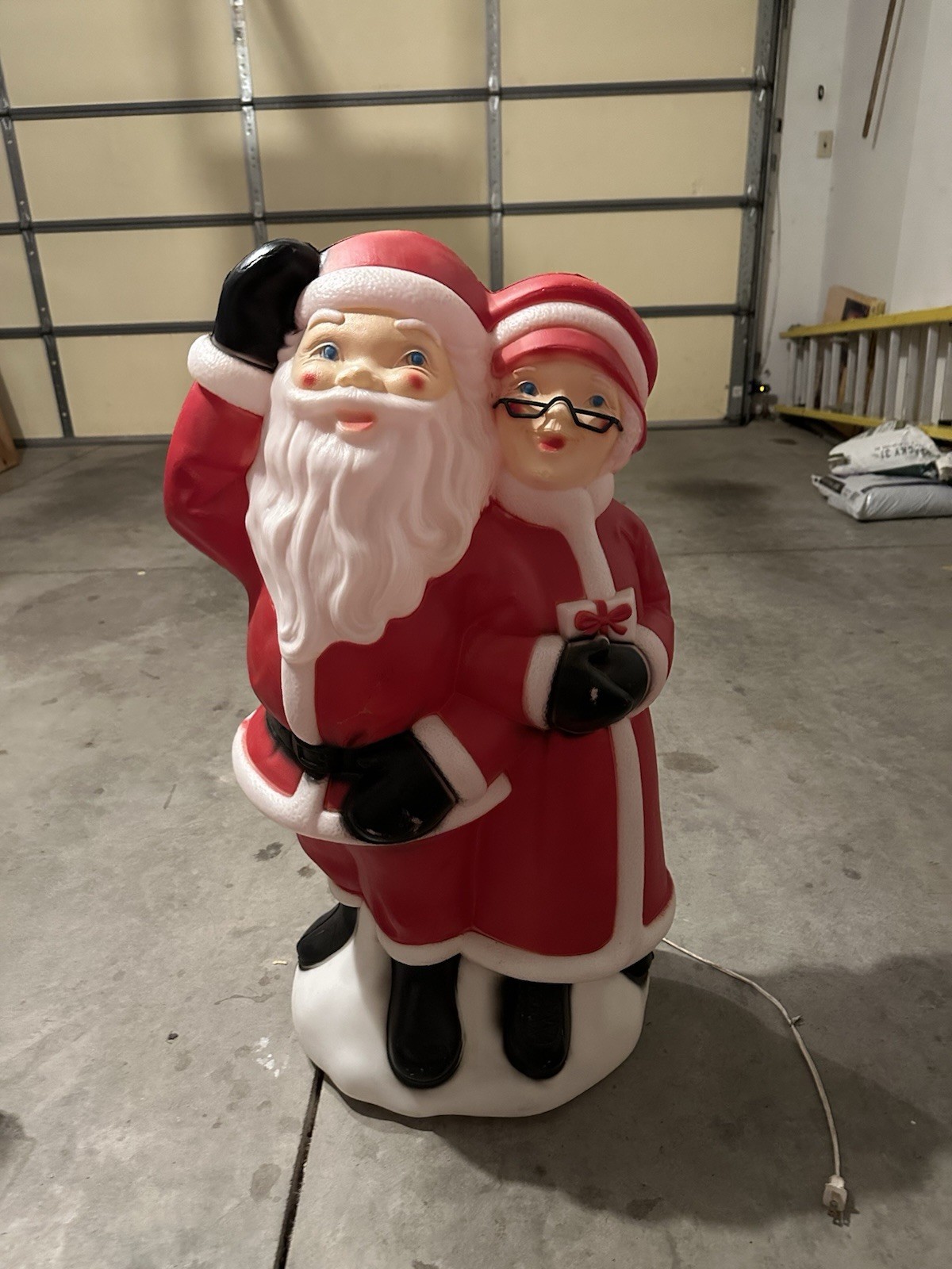 Vtg 1978 Empire Mr & Mrs Santa Claus Light Up 34\