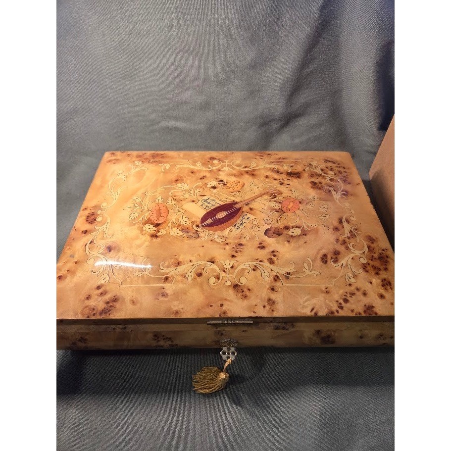 VTG Italian Sorrento Inlaid Burl Wood Musical Jewelry Box Mandolin Lute Motif