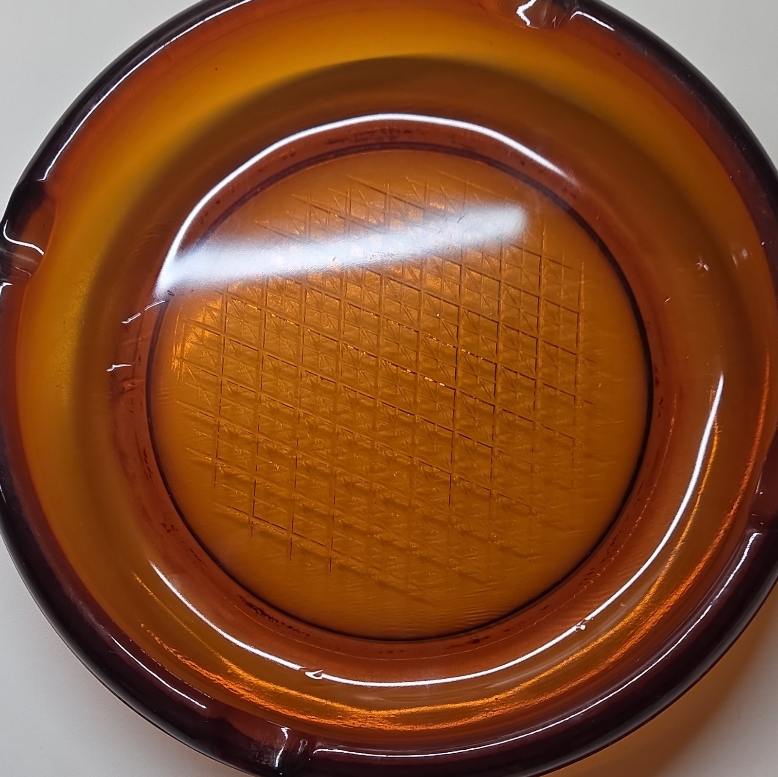 Vintage Heavy Amber Glass Ashtray Classic Diamond Pattern Base Cigar Grooves H23 Vintage Heavy Amber Glass Ashtray Classic Diamond Pattern Base Cigar Grooves H23