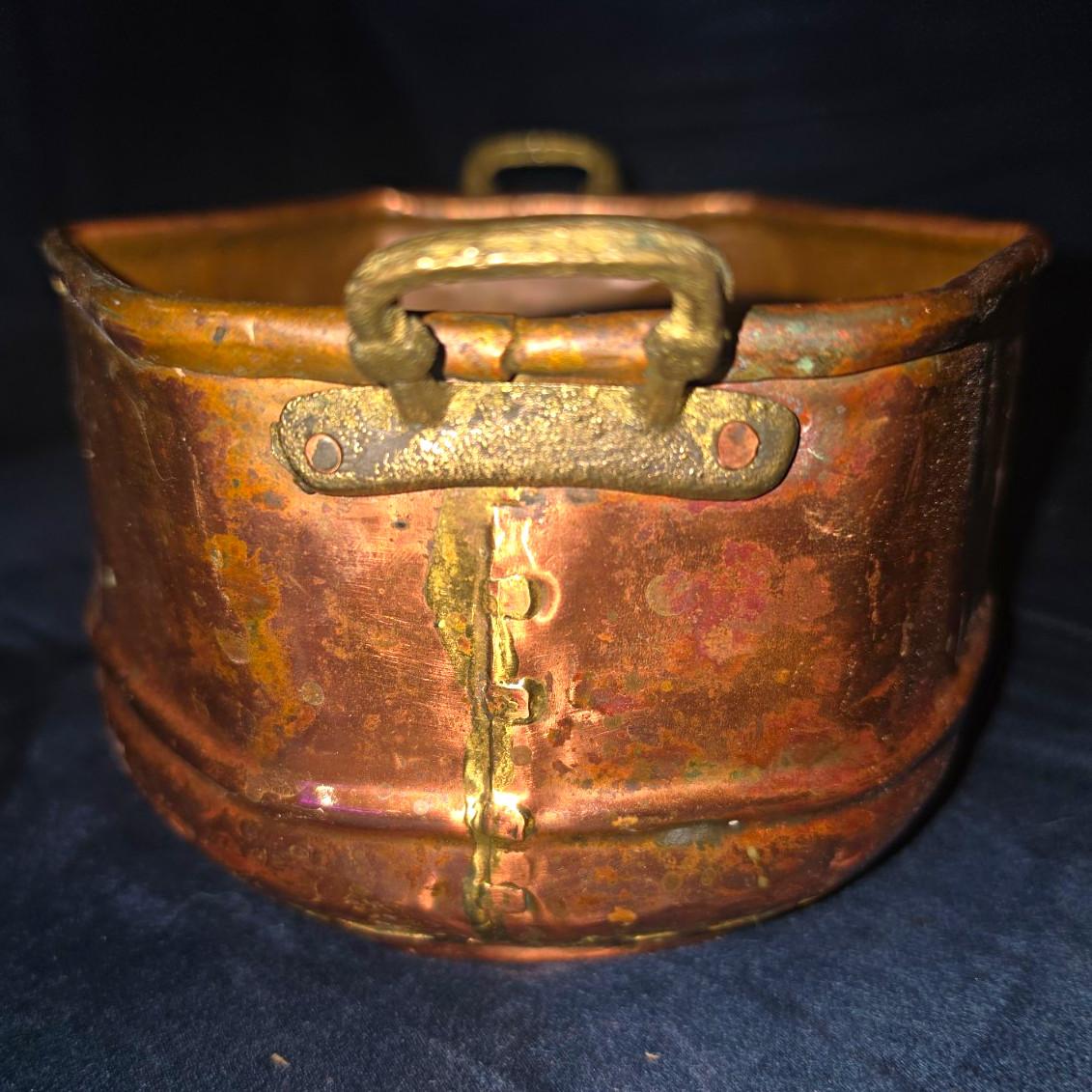 Antique 19thC Copper Pot Hand Hammered Double Dovetail Cramp Seam Brass Handles