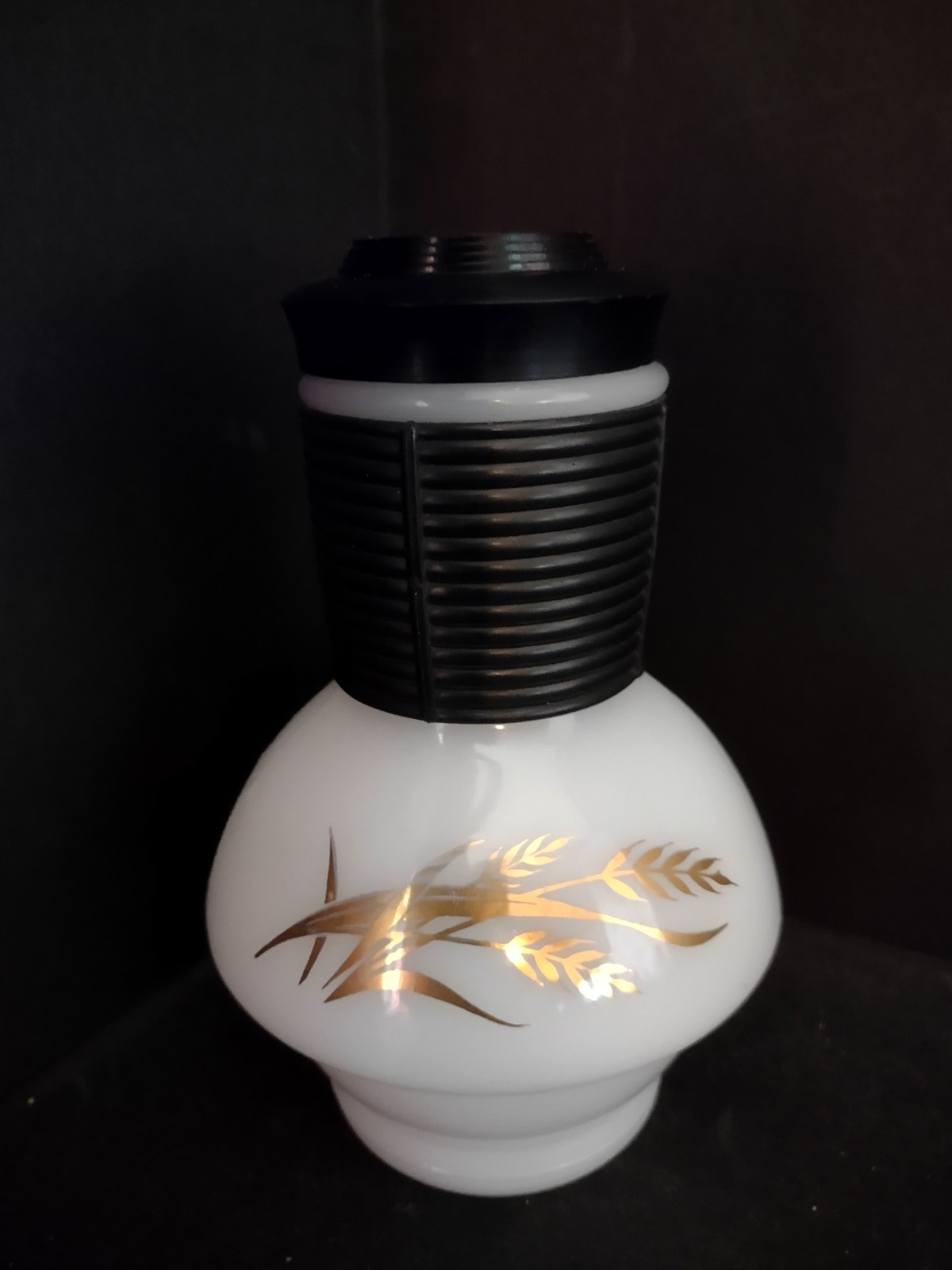Vintage Mckee Hottle Carafe Glasbake Milk Glass Golden Wheat with Lid (lot 5261)