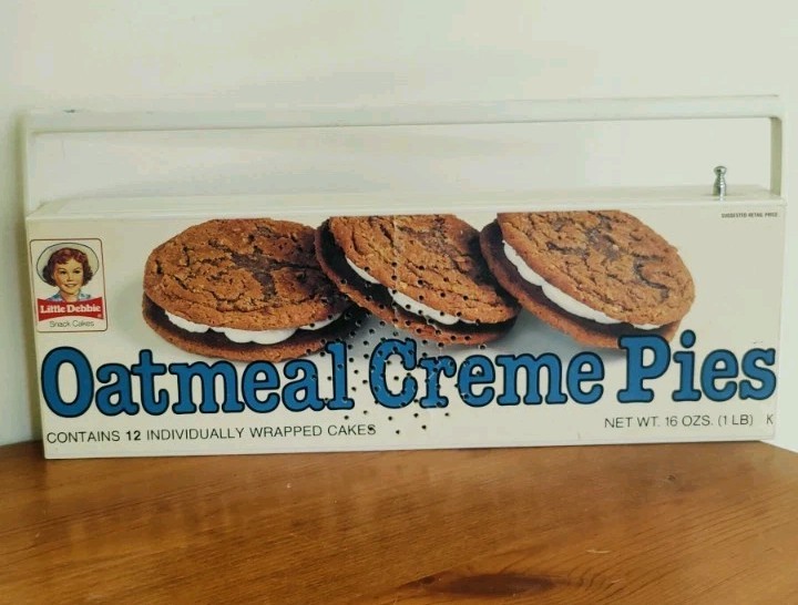 RARE VTG  1980's Little Debbie Oatmeal Creme Pies Billboard Transistor Radio