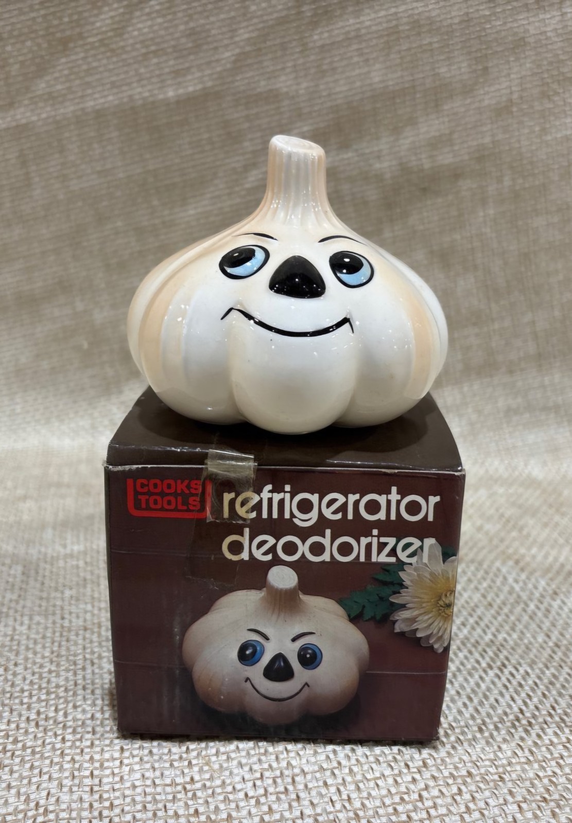 NIB VINTAGE 1983 COOKS TOOLS GARLIC REFRIGERATOR DEODORIZER CERAMIC CUTE RETRO