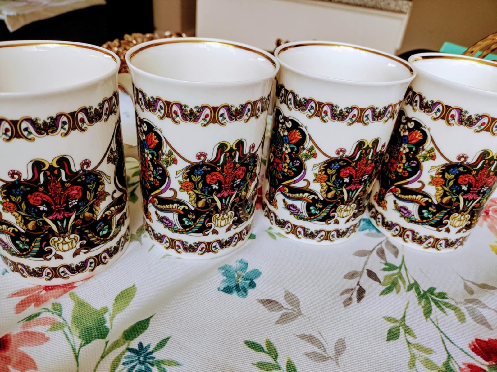 Gucci Set Of 4 Beautiful Cups Gilded Floral Mugs Bone China Gucci Set Of 4 Beautiful Cups Gilded Floral Mugs Bone China