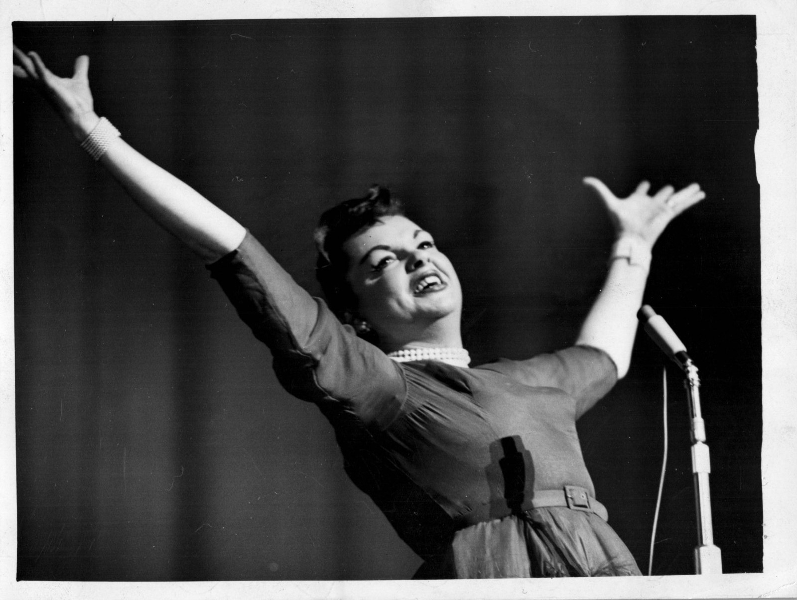 HOLLYWOOD Actress Judy Garland EXCITED ON STAGE Portrait 1957 ORIG PHOTO MA80