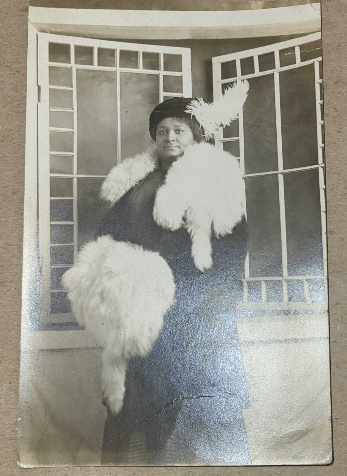 EXQUISITE RPPC BLACK AFRICAN AMERICAN WOMAN FURS FEATHER HAT FASHION BEAUTY 1920