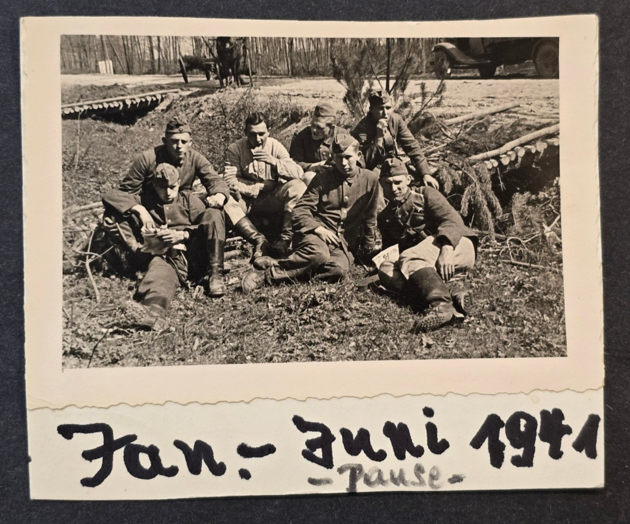 1941 WW2 German Wehtmacht Soldiers Comrades in the field WWII Military Photo