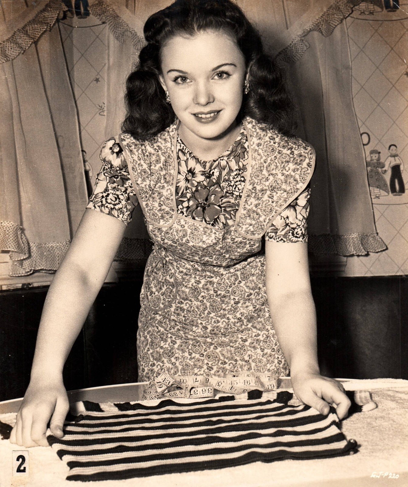 HOLLYWOOD GLORIA JEAN STYLISH POSE CANDID 1945 STUNNING PORTRAIT ORIG PHOTO MA70