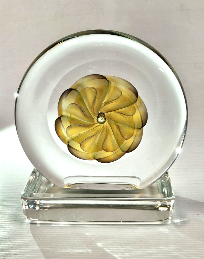 Michael O'Keefe Silver Veiled Underwater Translucent Paperweight Amber Glas 1988