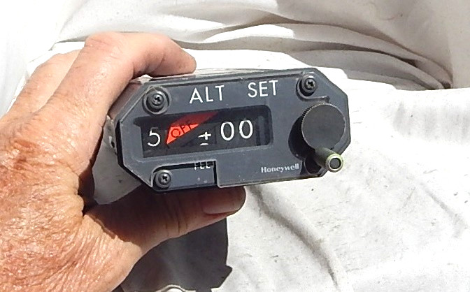Commercial Airliner Pilot\'s Altitude Alarm Warning Control Panel