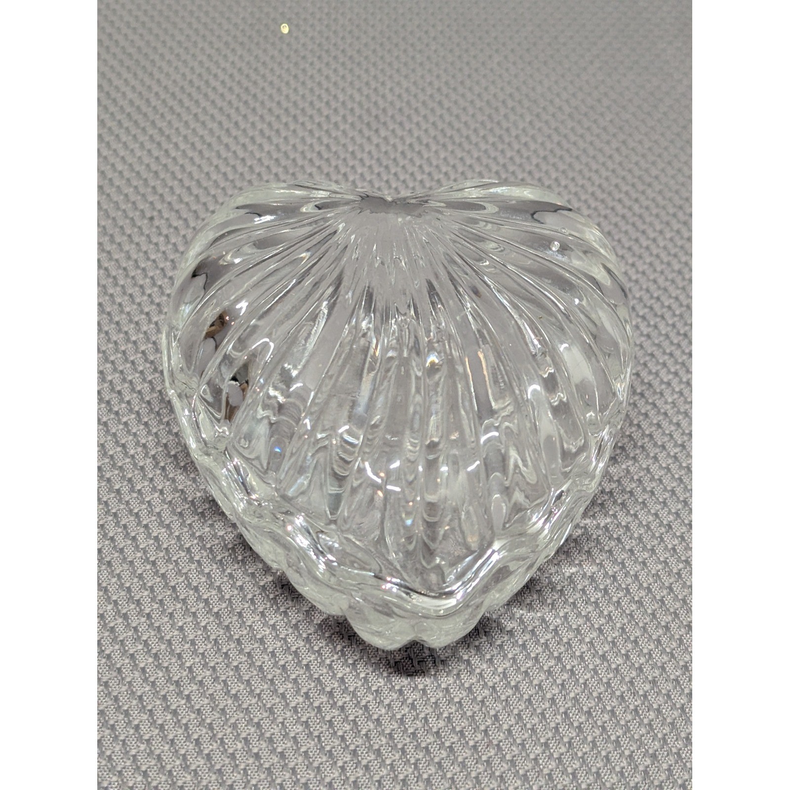 VTG Clear Pressed Glass Heart Trinket Box Ribbed Sunburst Jewelry Trinket Dish VTG Clear Pressed Glass Heart Trinket Box Ribbed Sunburst Jewelry Trinket Dish