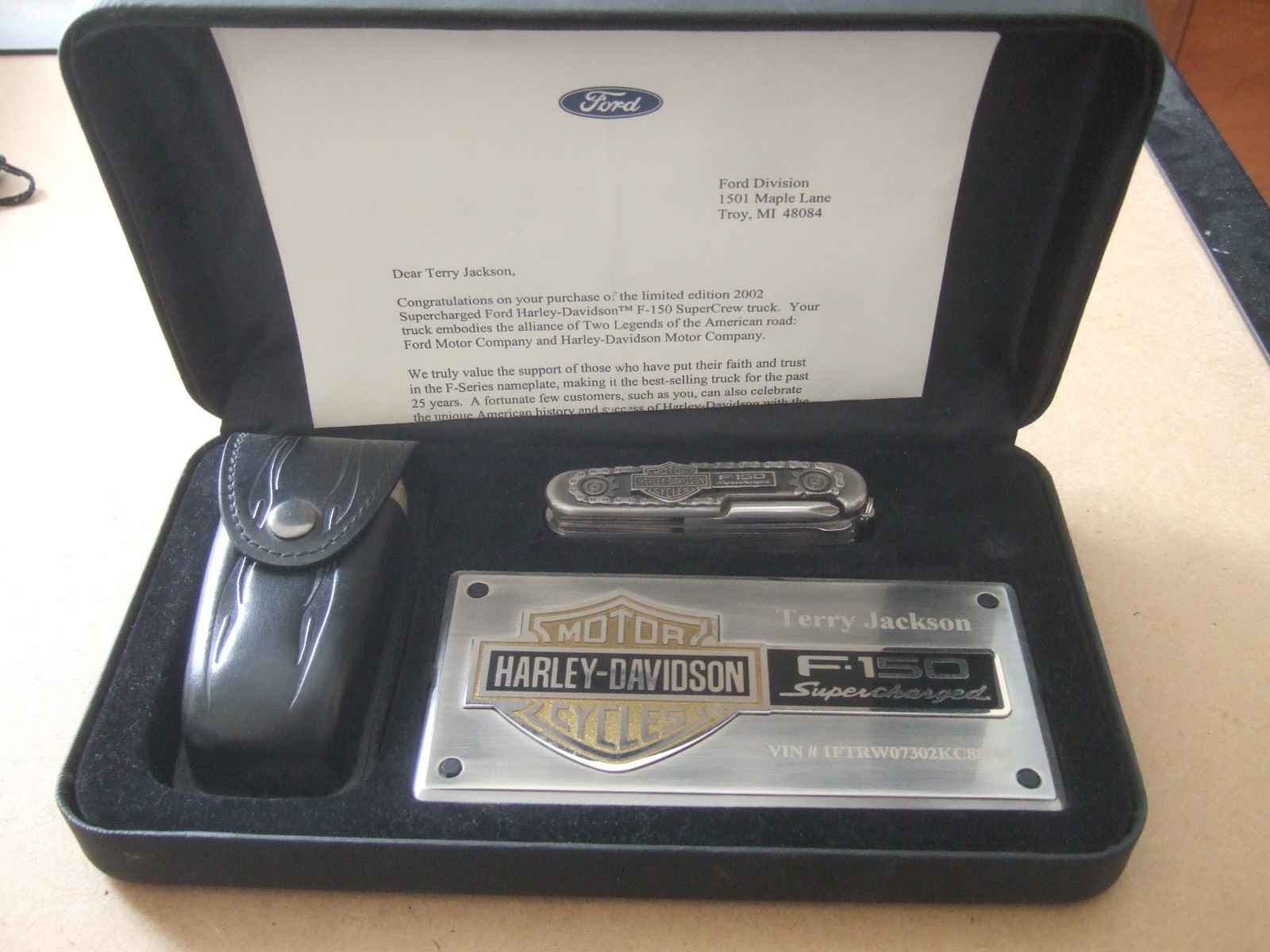 2002 FORD HARLEY DAVIDSON F-150 SUPERCHARGED GIFT SET PAPERWEIGHT KNIFE BONUS 2002 FORD HARLEY DAVIDSON F-150 SUPERCHARGED GIFT SET PAPERWEIGHT KNIFE BONUS
