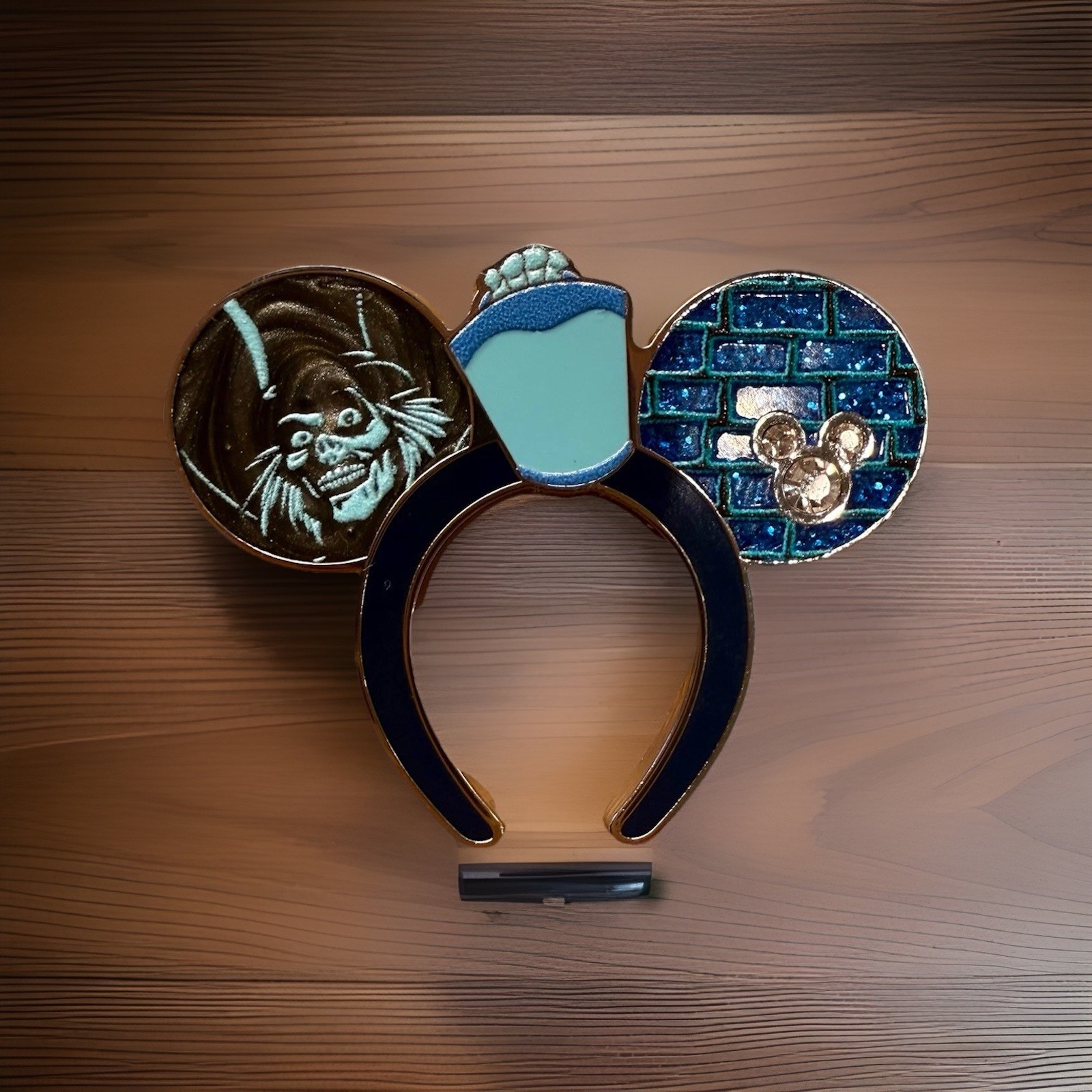 WDW 2026 Super Chaser Hidden Disney Hatbox Ghost Ear Headband Wave A Pin - Rare WDW 2026 Super Chaser Hidden Disney Hatbox Ghost Ear Headband Wave A Pin - Rare