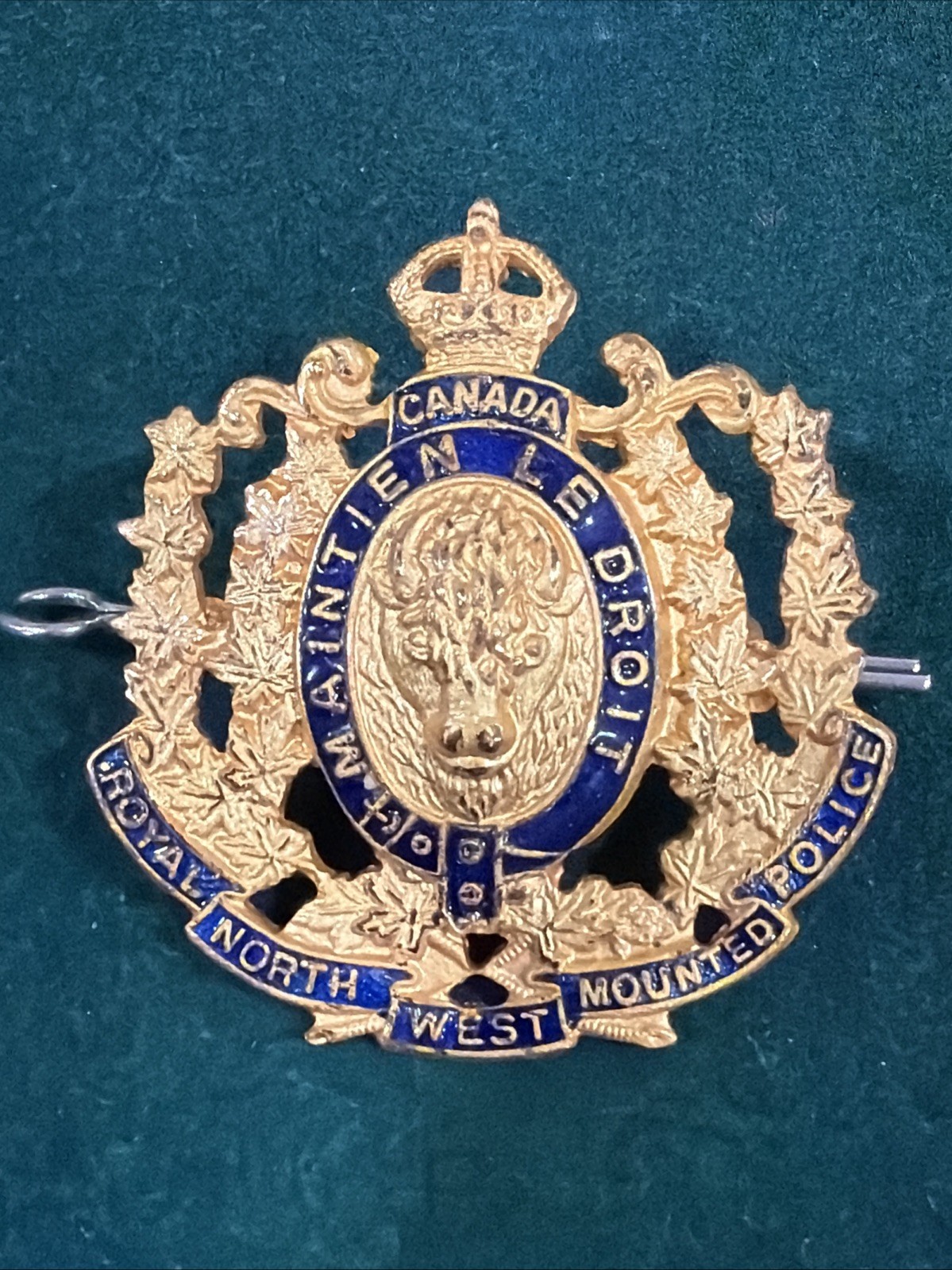 Royal Canadian Mounted Units RCMP Gilded enamelled Uniforms Cap Badge