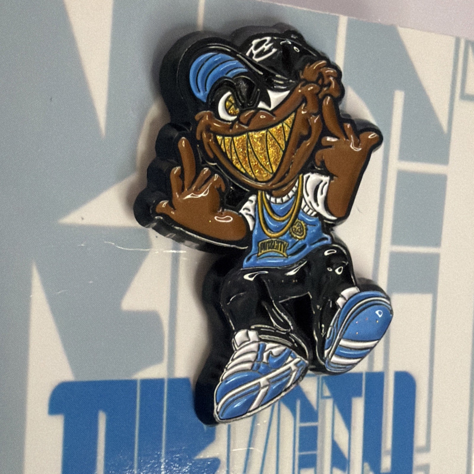 Pinzcity Sitting Scare Bear Hat Pin Limited UNC Blue