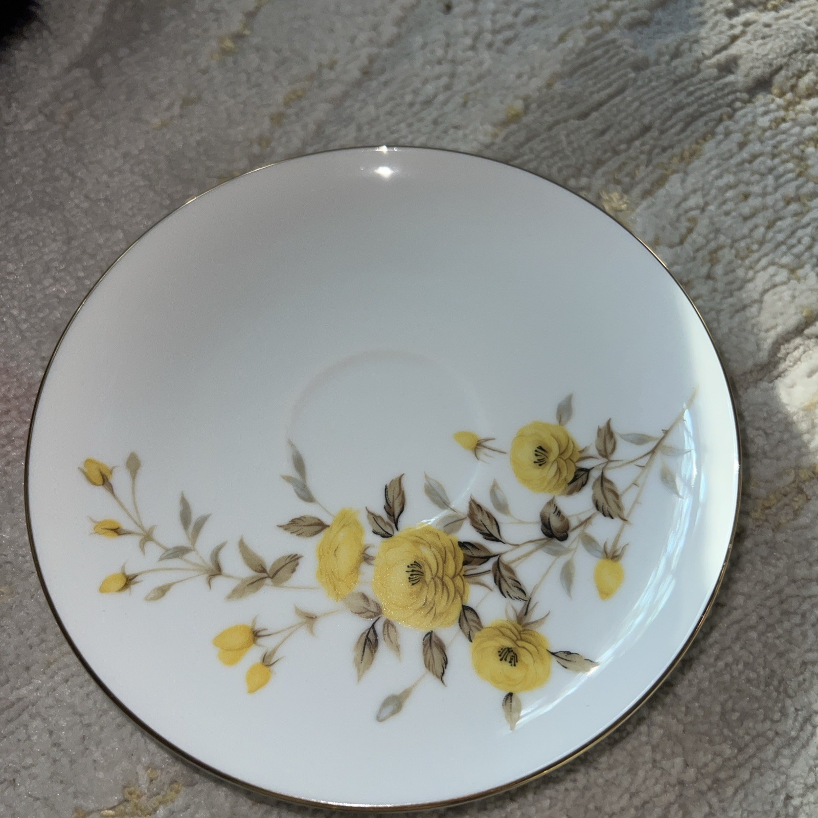 16 Pc Yellow Roses, Coupe, Gold Trim  (Gold Trim) by Sango Tea Set