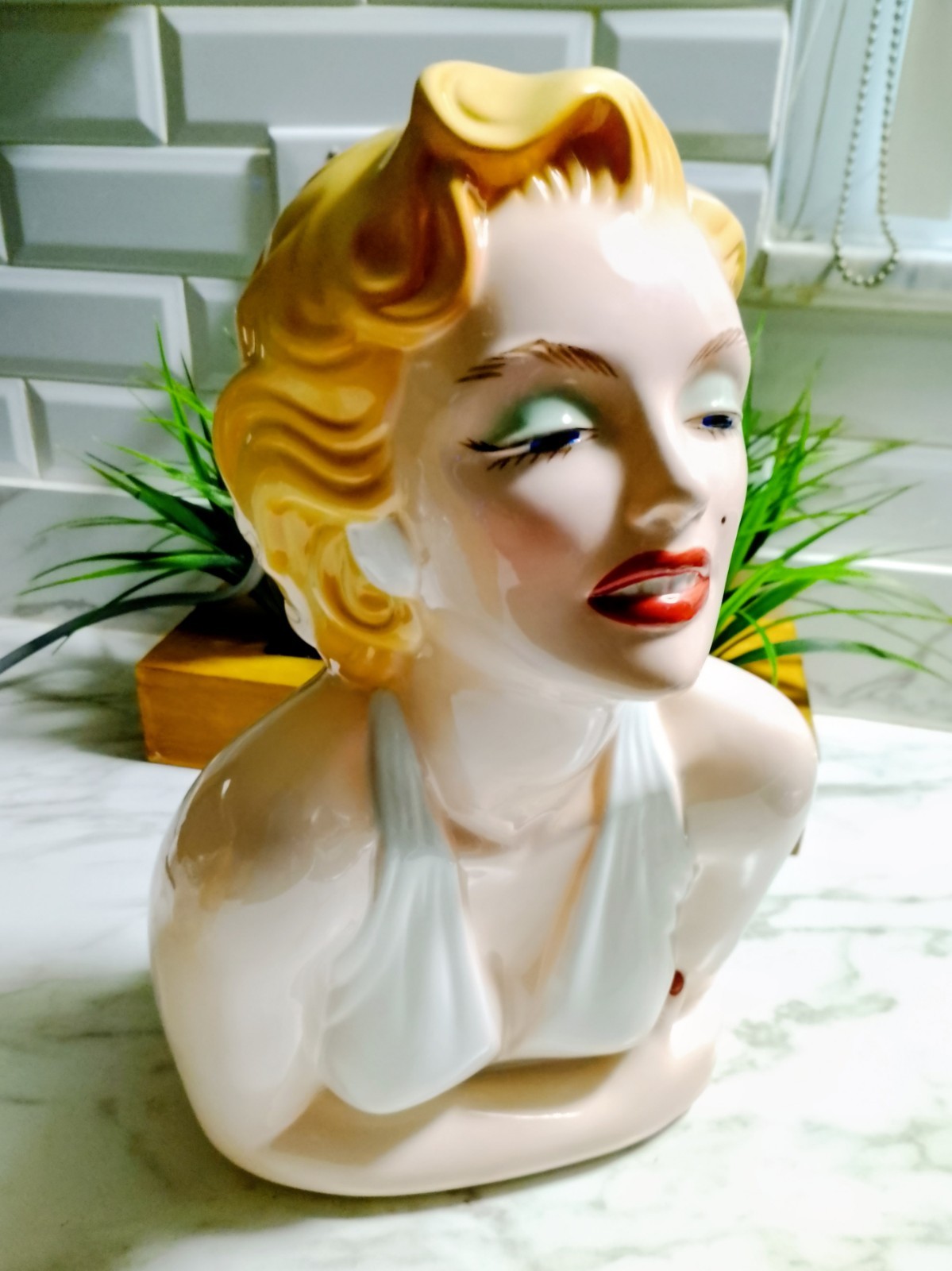 Beautiful Marilyn Monroe 1996 Bust Cookie Jar High Gloss New In Original Box Beautiful Marilyn Monroe 1996 Bust Cookie Jar High Gloss New In Original Box