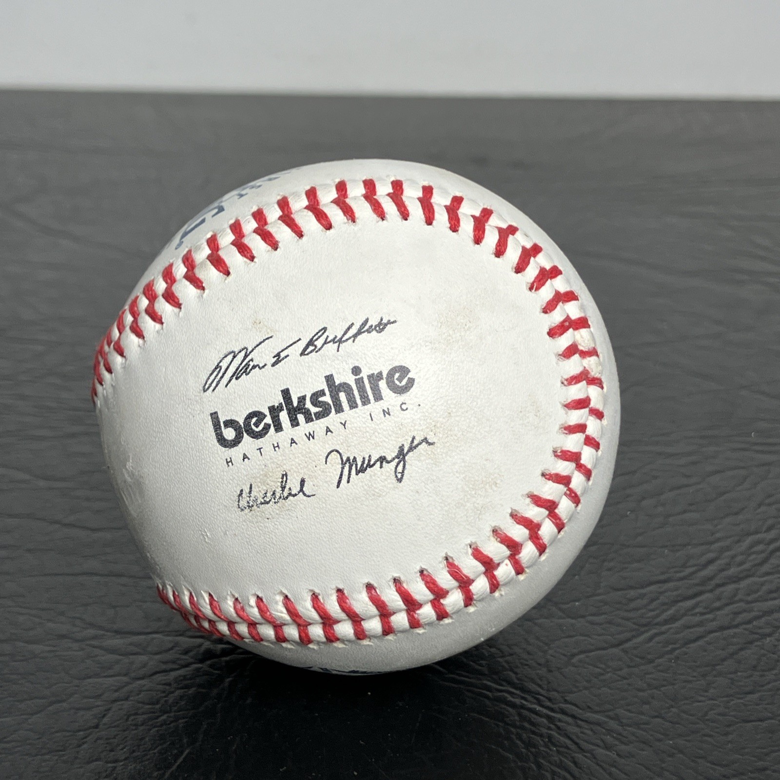 Rare Berkshire Hathaway Spalding Baseball Buffett Munger Signature Edition Rare Berkshire Hathaway Spalding Baseball Buffett Munger Signature Edition