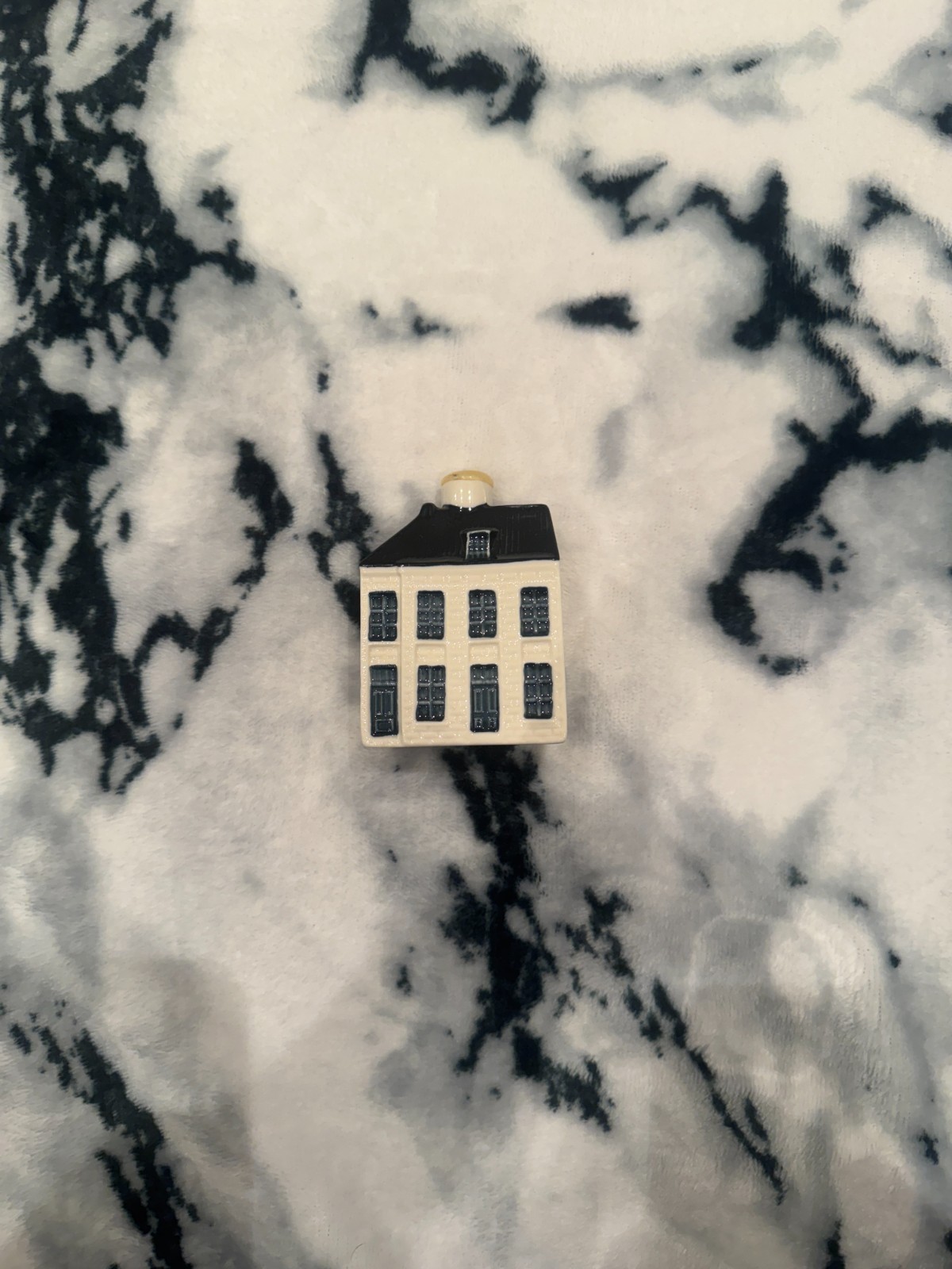 empty klm house 106