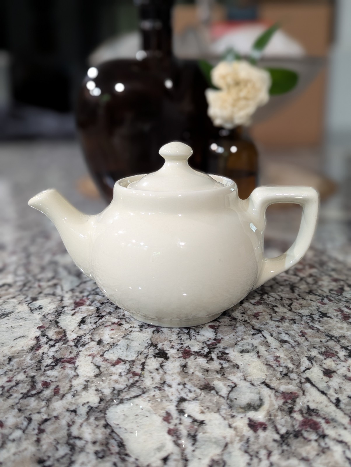 Vintage Hall Ivory Individual Teapot Made In USA in Excellent Condition