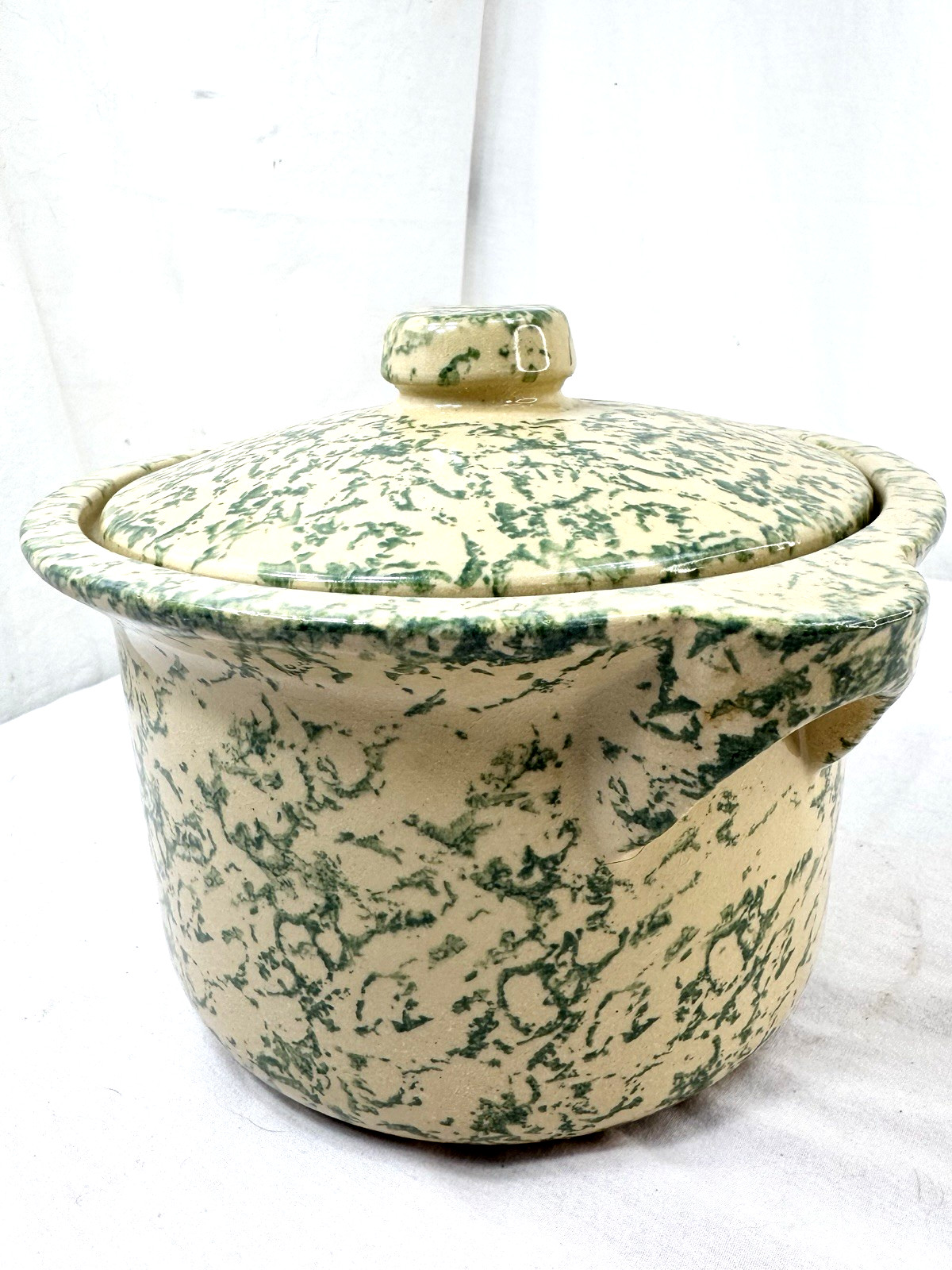 RRP Green Spongeware Bean Pot Robinson Ransbottom Lid  1.5 Qt Roseville OH FrShp