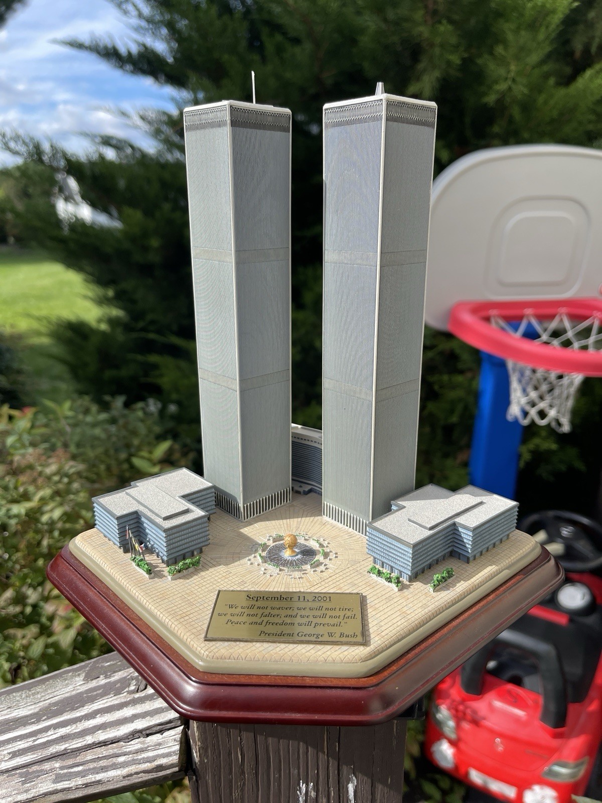 Danbury Mint 9/11 World Trade Center WTC Twin Towers Commemorative Model Danbury Mint 9/11 World Trade Center WTC Twin Towers Commemorative Model