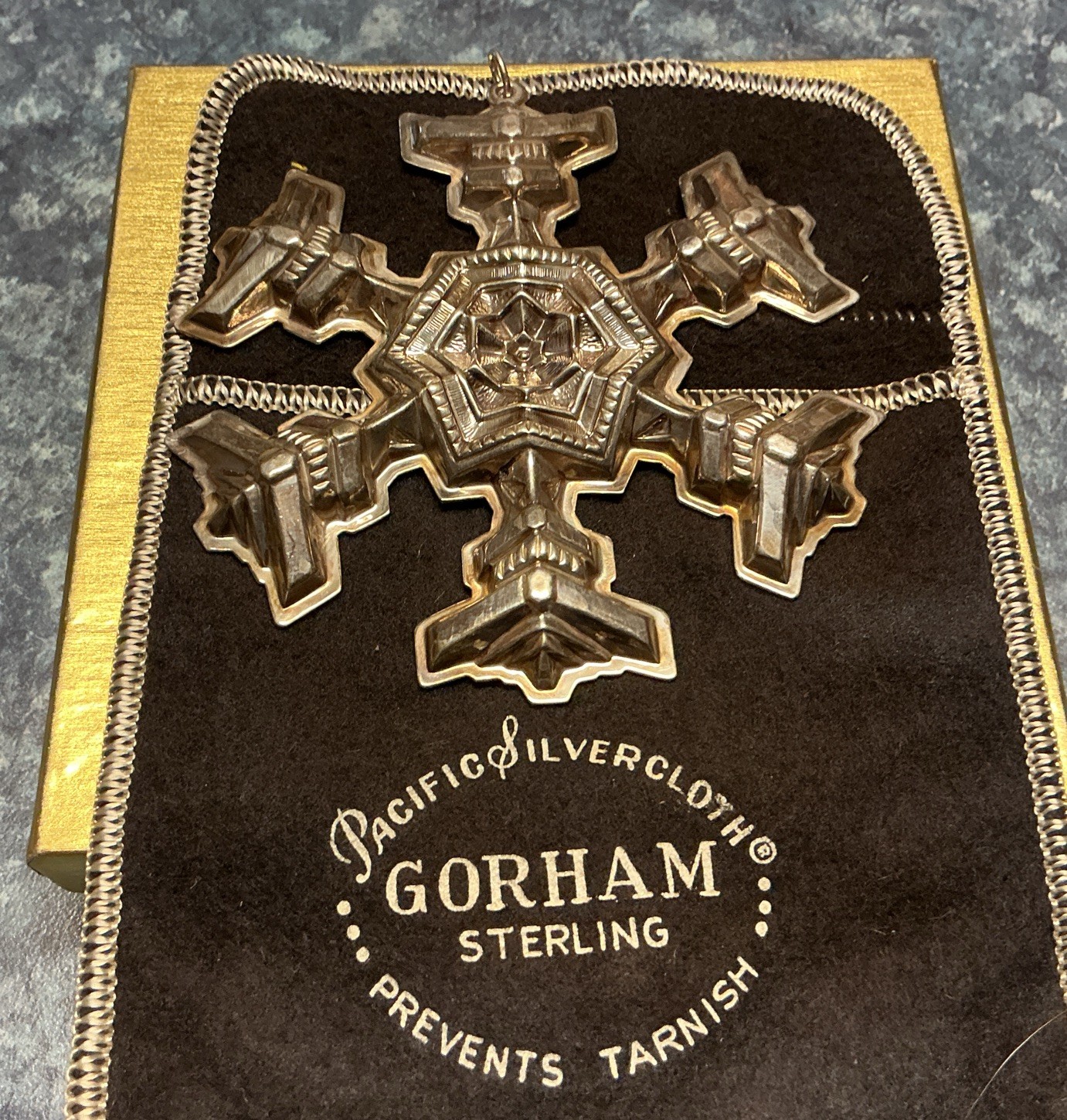 Gorham Sterling Silver Silver Snowflake Ornament 1977 Pouch included, no box