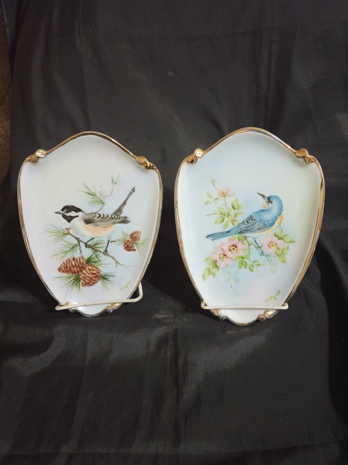2 Vntg Porcelain/Ceramic Bird Wall Plaques 8 2 Vntg Porcelain/Ceramic Bird Wall Plaques 8