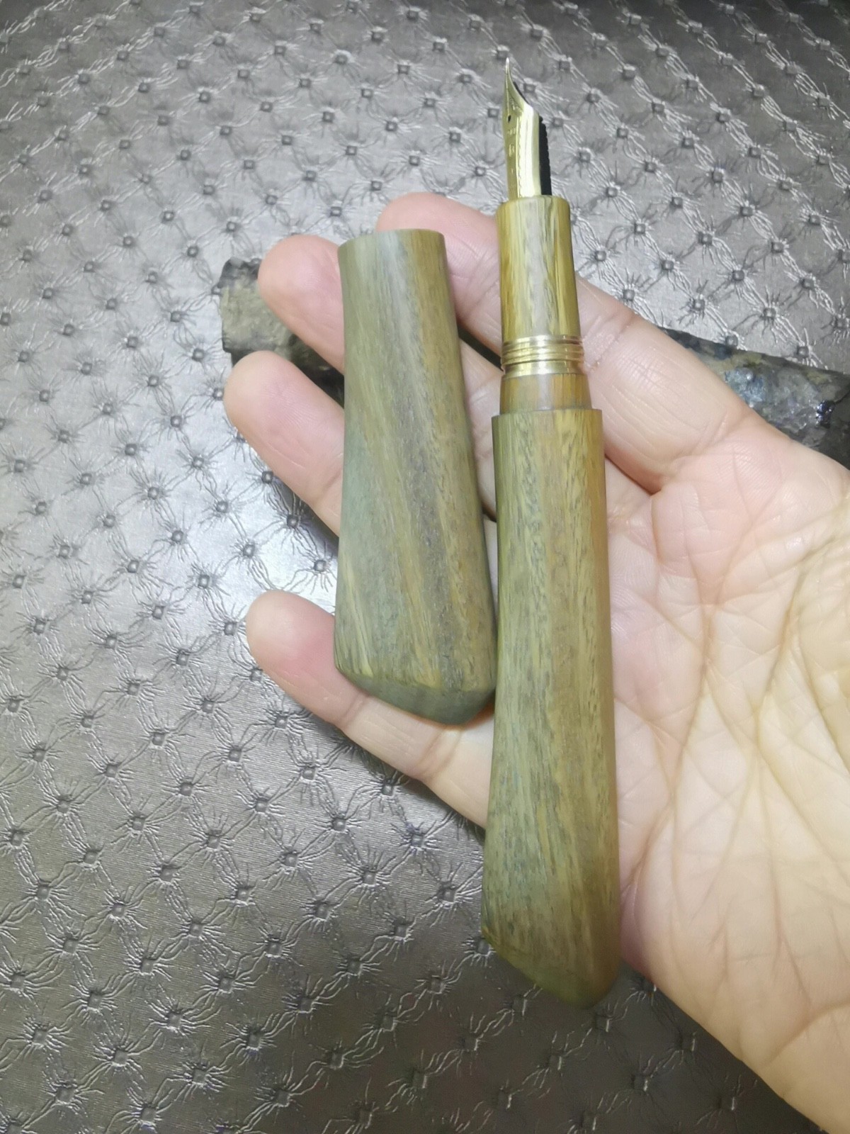 Verawood（Wood that ages to green）Dorsal-Fin Fountain Pen,Bock 6 Nib F or M