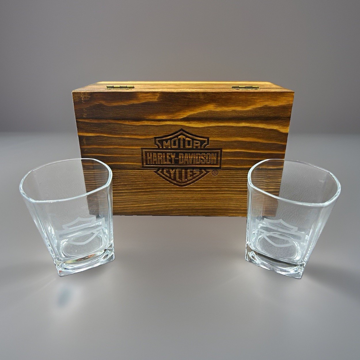 Harley Davidson Whiskey Glass Set 2 Etched Bar Shield Wooden Gift Box Minot ND