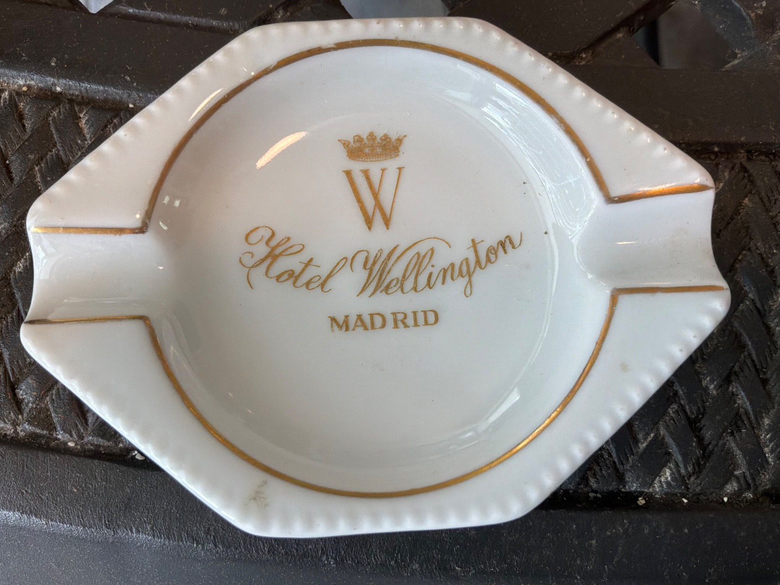 Vintage MCM Hotel Wellington, Madrid Spain Small Porcelain Ashtray W Gold Trim