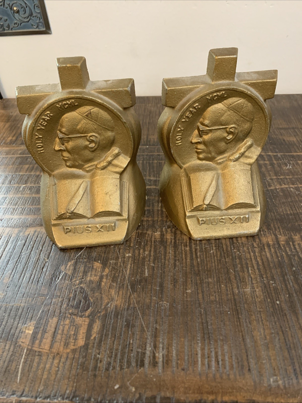 Vintage 1950 Pope Pius XII Holy Year MCML Cast Iron Bookends Pair Gold Finish Vintage 1950 Pope Pius XII Holy Year MCML Cast Iron Bookends Pair Gold Finish