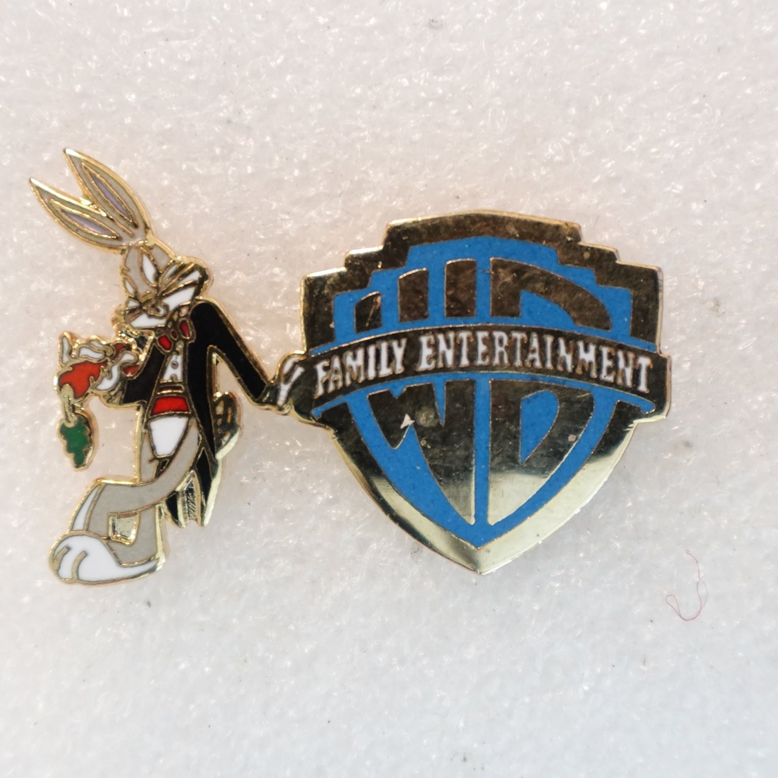 Warner Bros. Bugs Bunny Pinback Button Family Entertainment Promo Warner Bros. Bugs Bunny Pinback Button Family Entertainment Promo