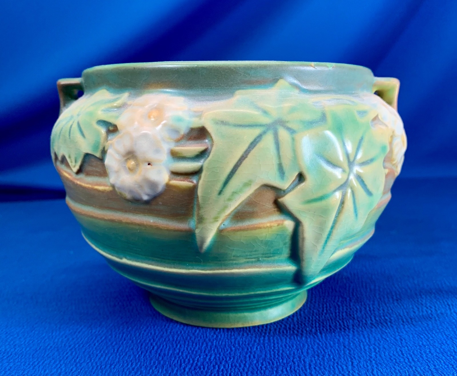 ROSEVILLE LUFFA VASE  / PLANTER 4.5\