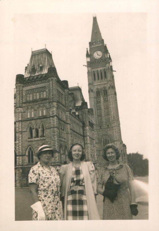 Old Vintage Photo PEACE TOWER OTTAWA ONTARIO CANADA TRIO ALL WOMEN THREE GRACES