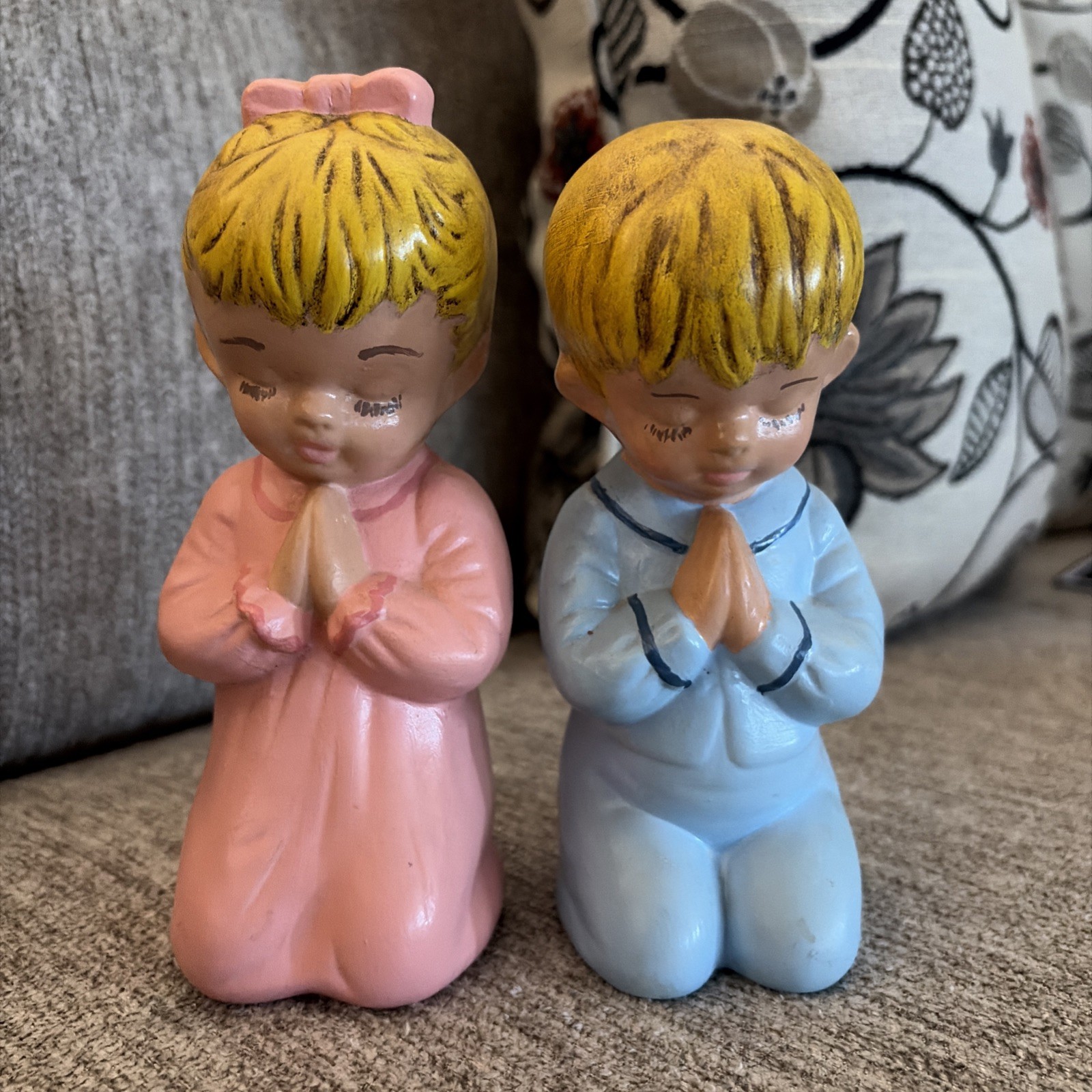 Vintage 1975 Hand Painted Ceramic Praying Boy And Girl Figurine Set - Signed R75