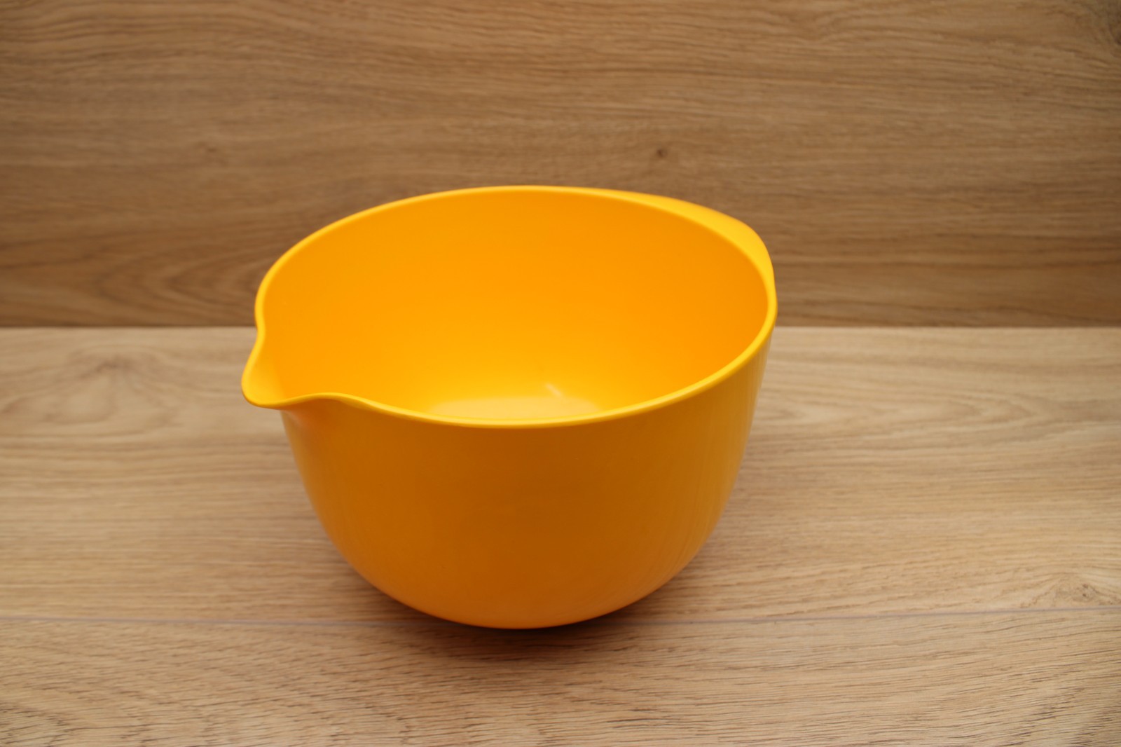 Vintage MCM Rosti Mepal Service Denmark Melamine 2L Mixing Bowl w/ Spout Yellow Vintage MCM Rosti Mepal Service Denmark Melamine 2L Mixing Bowl w/ Spout Yellow