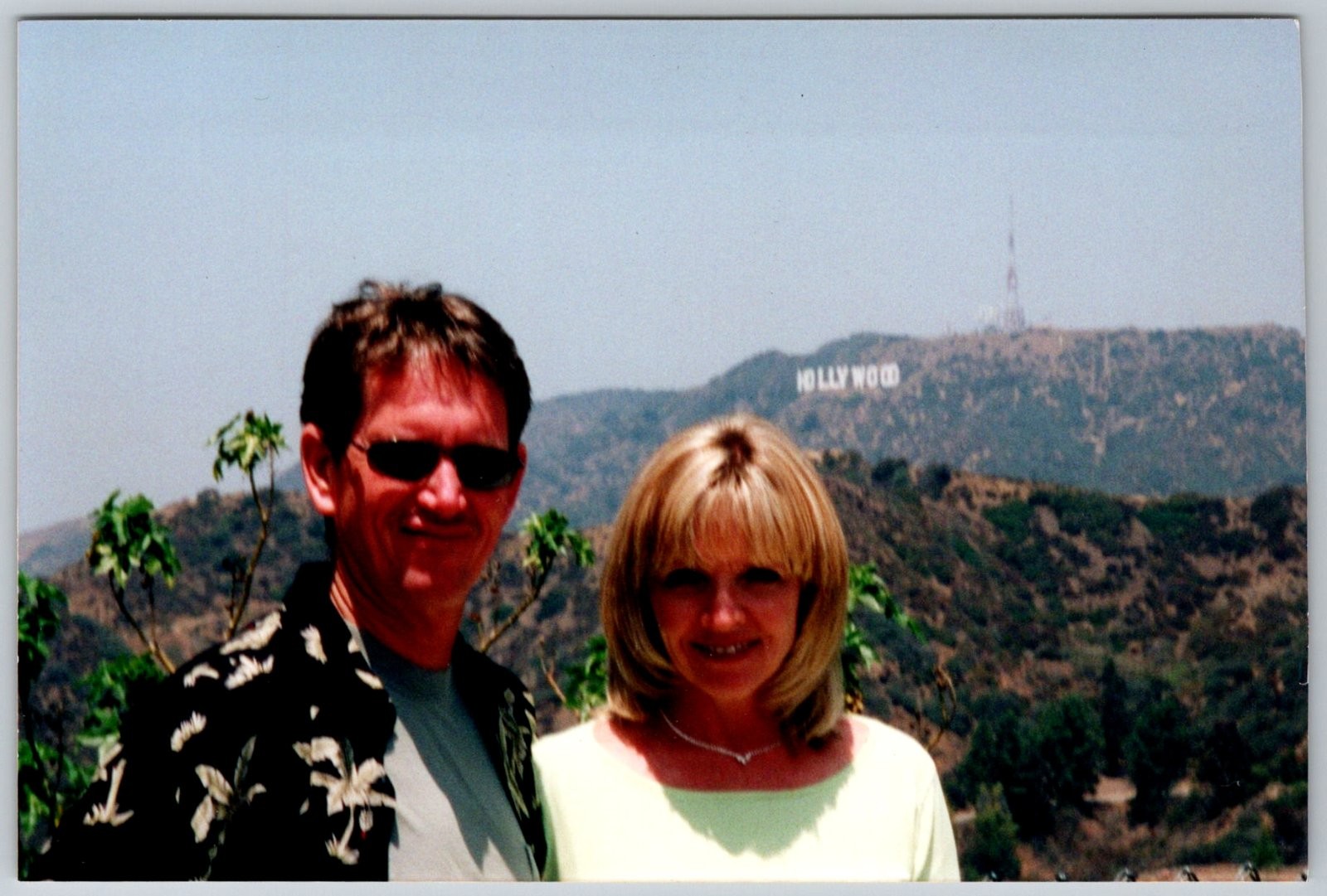 Vtg Color Snapshot Man Woman Couple Vacation Hollywood Sign Hills CA 2000s
