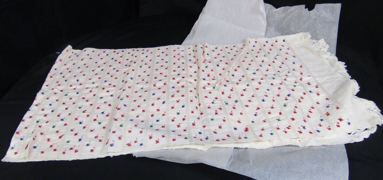 VINTAGE 1970's HAND SPUN HAND LOOMED CHIAPAS MEXICAN TABLE RUNNER WHITE RED GRN