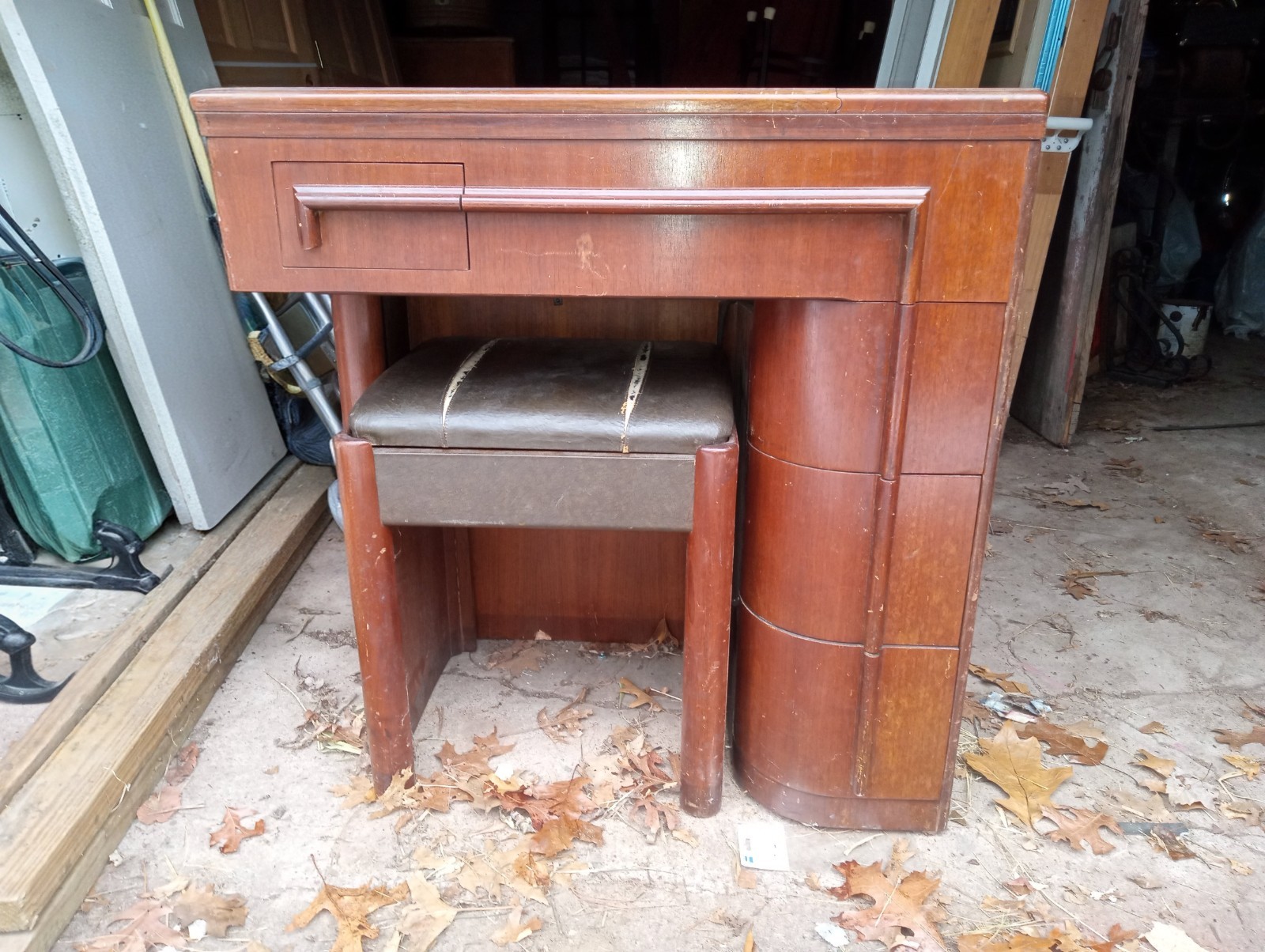 Rolls Royce Of Singer Electric Sewing machine 201-2 & cabinet, Working