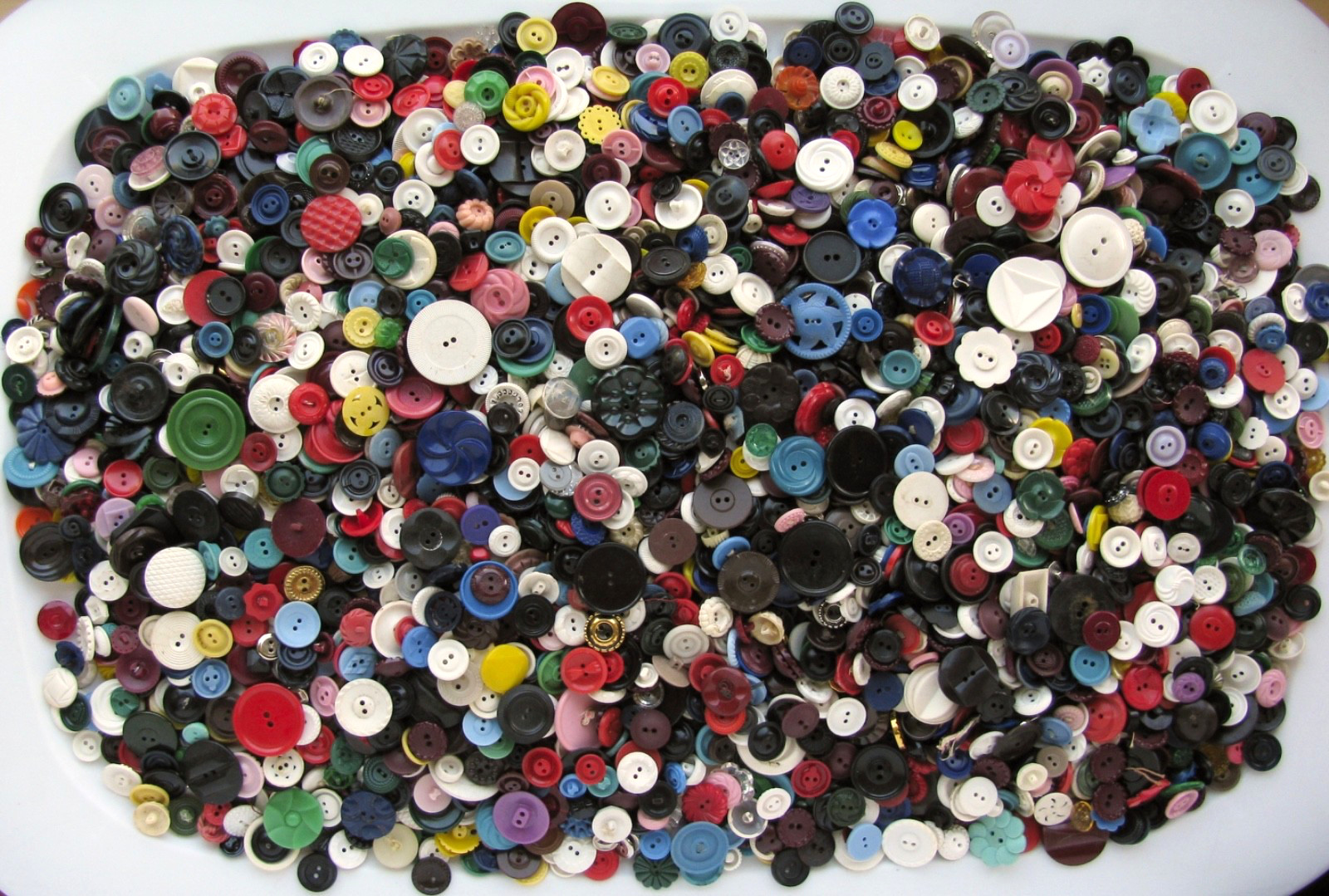 Vintage Buttons 9.25 Pounds Lbs Bulk Lot Plastic Housedress Coat Pattern Texture