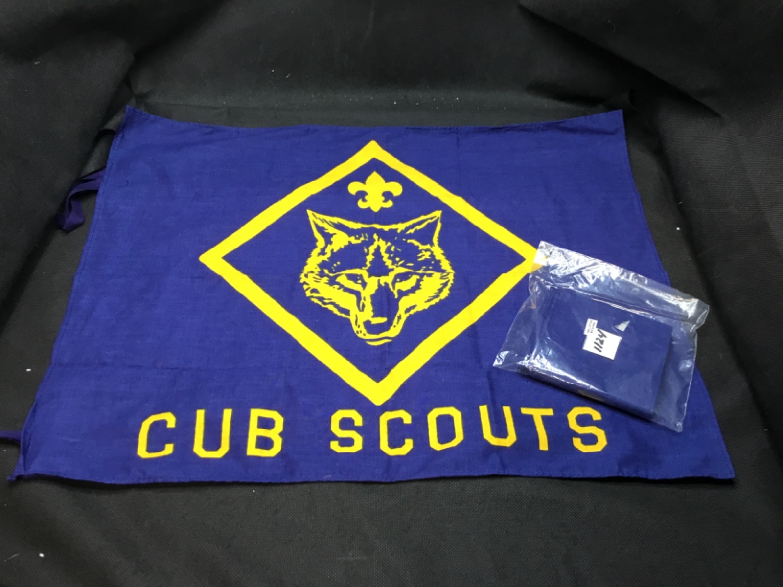 VTG NEW SEALED Cub Scouts Wolf Den Flag Banner Official Blue Blue Yellow Flag