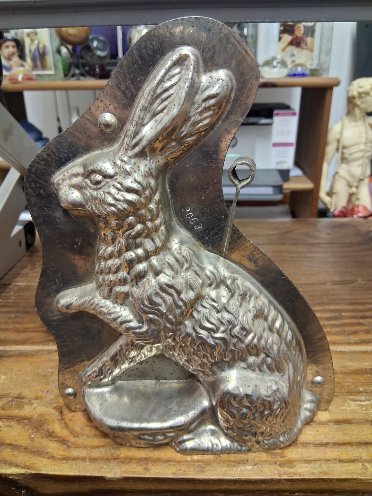 Antique / Vintage 9 inch EASTER BUNNY Rabbit METAL Chocolate Mold #3063